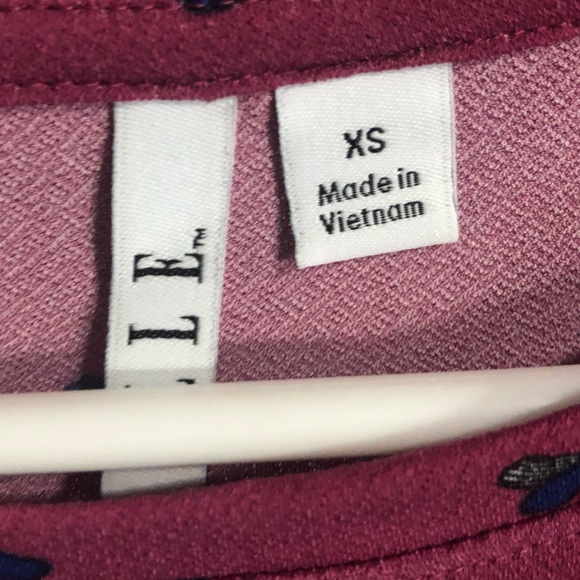 Avail 6_2_22 if stored 1_2 crates BnWT - Holiday & Silky Elle XS Blouse 👚 - Picture 7 of 7